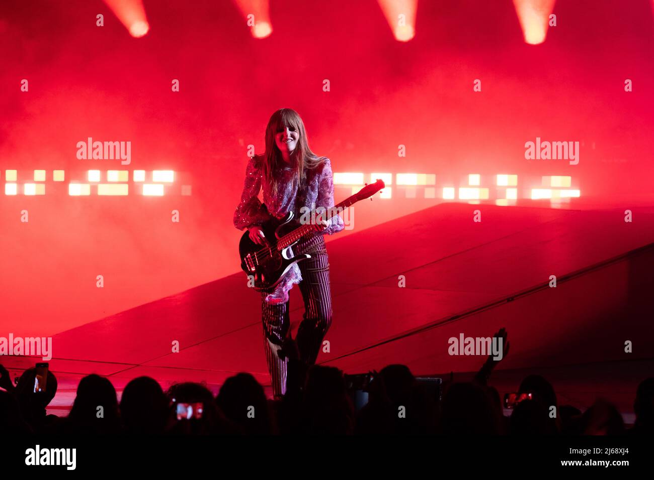 Arena di Verona, Verona, Italien, 28. April 2022, Victoria De Angelis - Maneskin während 2022 Maneskin live in der Arena di Verona - Musikkonzert Stockfoto