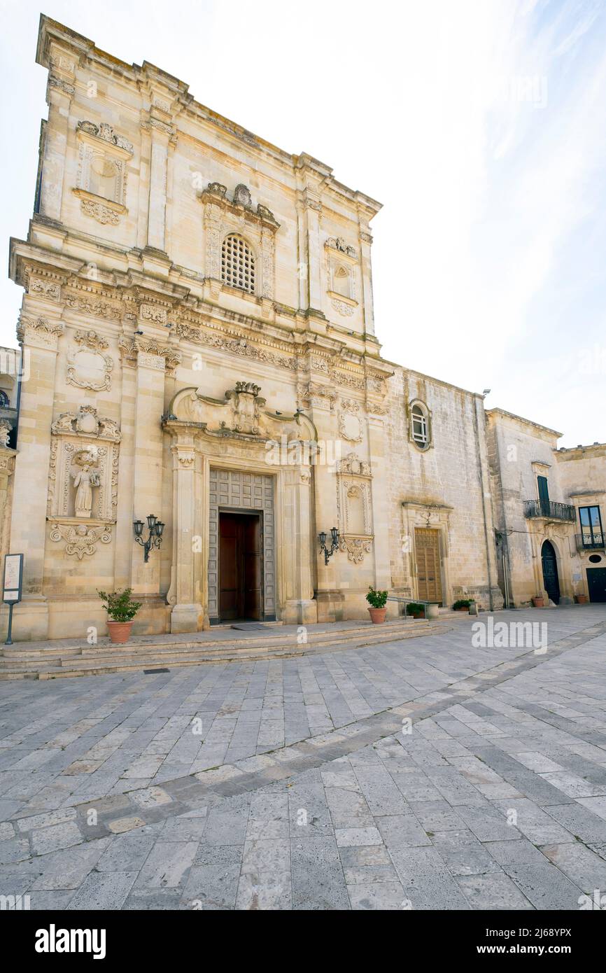 Poggiardo; Provinz Lecce; Mutterkirche von Poggiardo. Salento, Apulien (Pulgia), Italien. Die Fassade aus dem 18.. Jahrhundert wird von einem Entab in zwei Ordnungen aufgegliedert Stockfoto