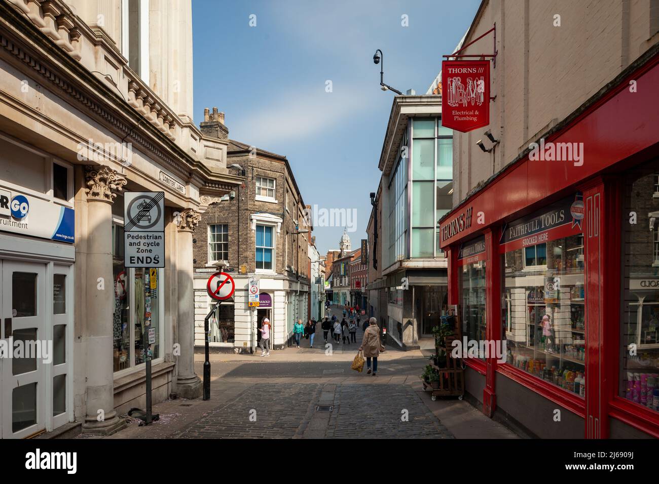 Sonniger Nachmittag im Stadtzentrum von Norwich, Norfolk, England. Stockfoto