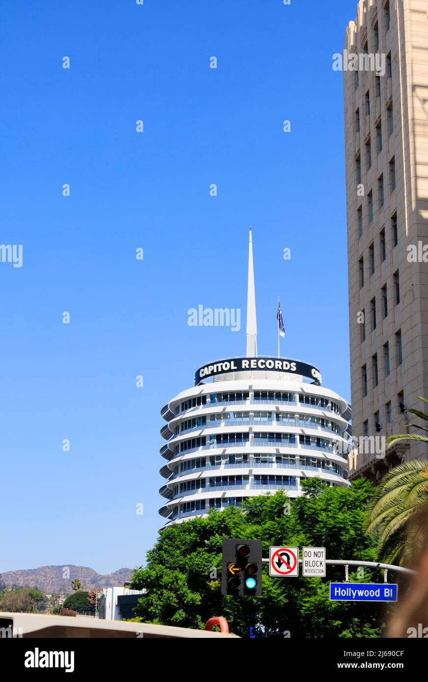 Capitol Records Building Tower, 1750 Vine St, , Los Angeles, Kalifornien, USA. Entworfen von Louis Naidorf und gebaut 1955 1956. Historisches WAHRZEICHEN VON LA. Stockfoto