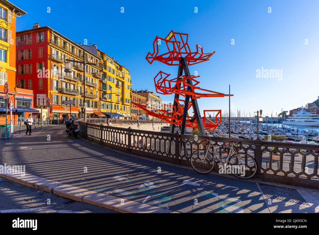 Der alte Hafen, Nizza, Alpes-Maritimes, Französische Riviera, Provence-Alpes-Cote d'Azur, Frankreich, Mittelmeer, Europa Stockfoto