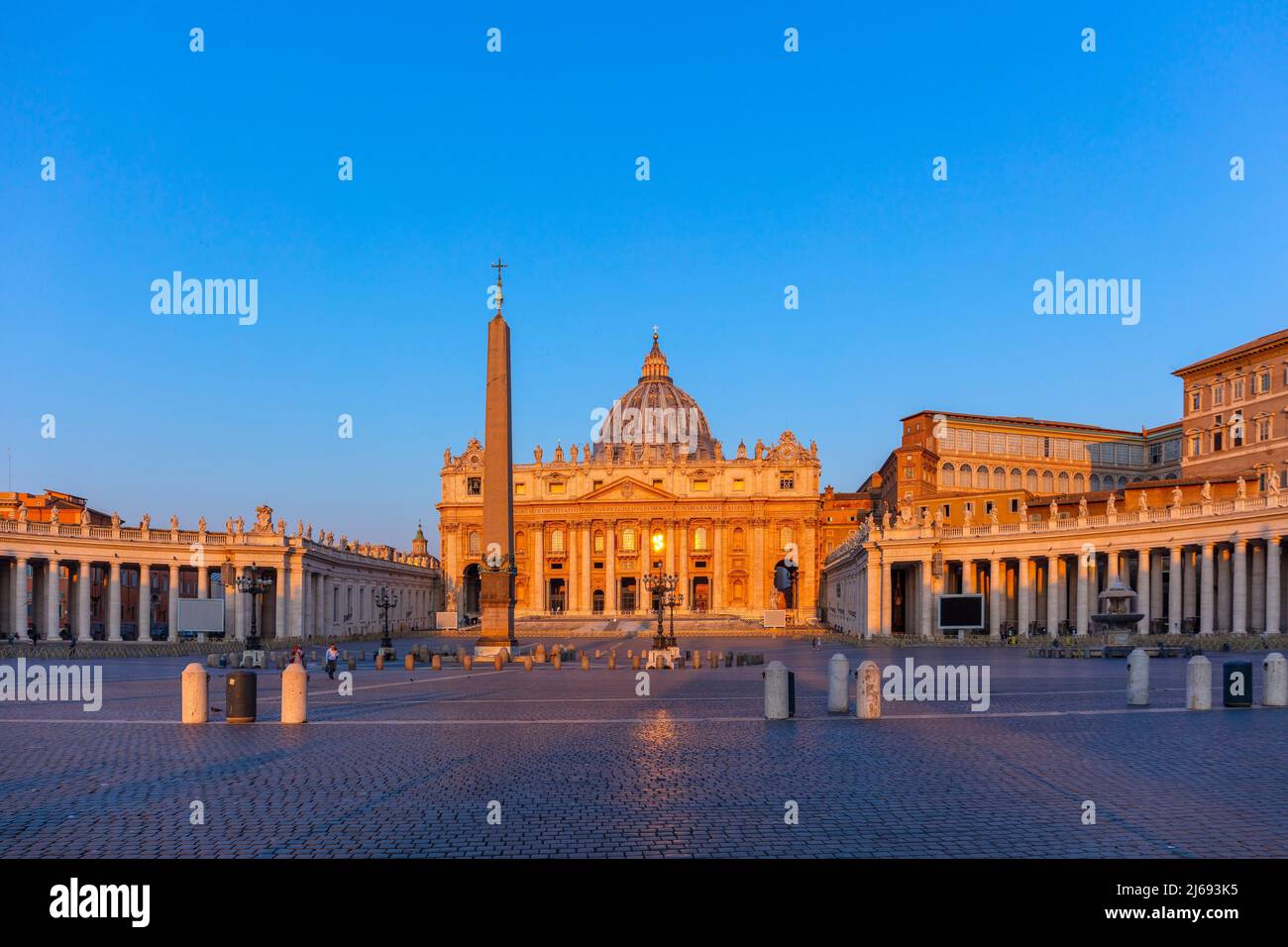 Piazza San Pietro (St. Petersplatz), Vatikanstadt, UNESCO-Weltkulturerbe, Rom, Latium, Italien Stockfoto