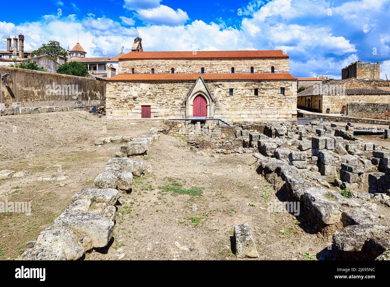 Stillgelegte katholische Kathedrale und archäologische Ausgrabungsstätte, Idanha-a-Velha, Serra da Estrela, Beira Alta, Portugal, Europa Stockfoto