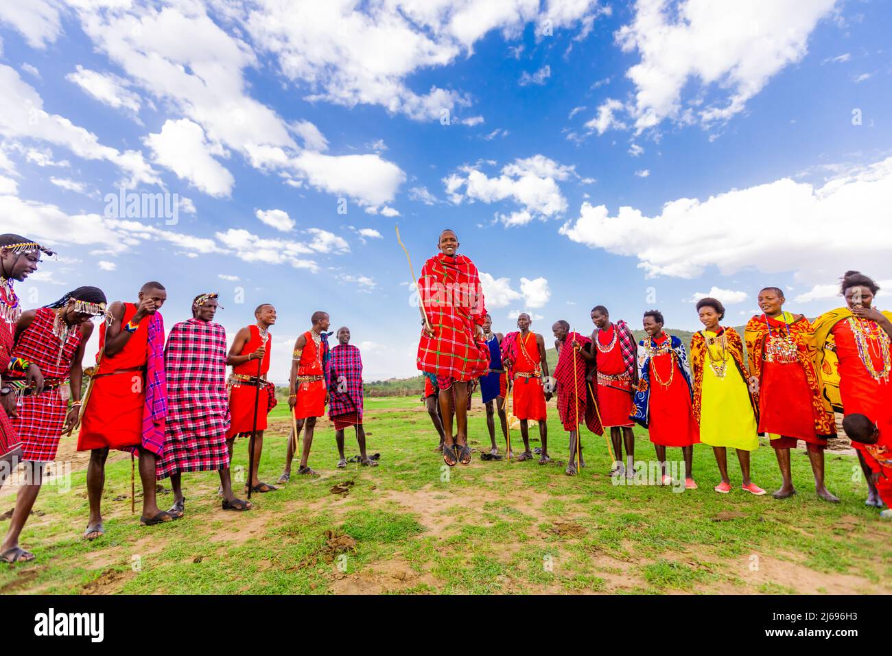 Maasai Einheimische tanzen, Maasai Mara, Kenia, Ostafrika, Afrika Stockfoto