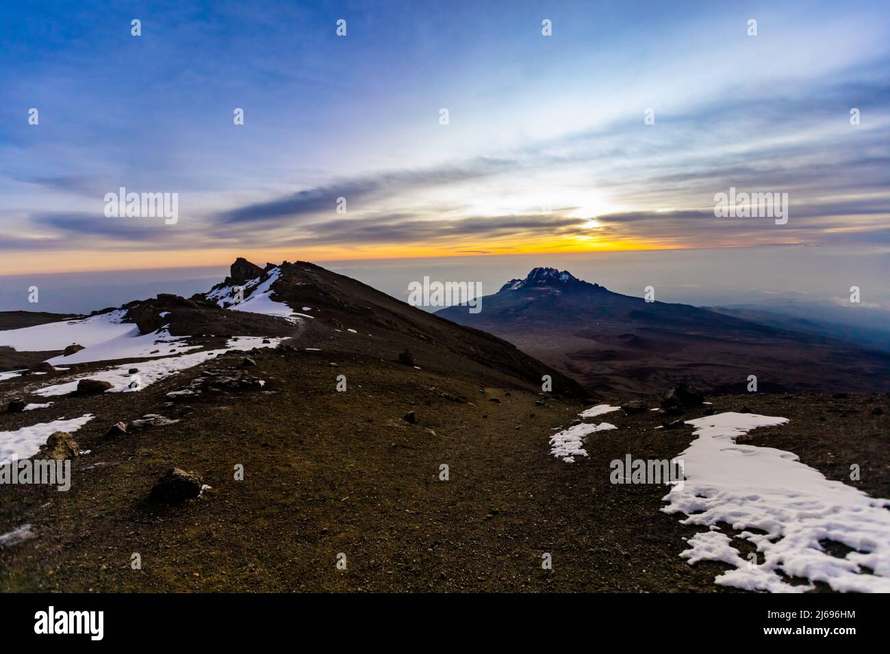 Schneebedeckte Pässe auf dem Kilimandscharo bei Sonnenuntergang, UNESCO-Weltkulturerbe, Tansania, Ostafrika, Afrika Stockfoto
