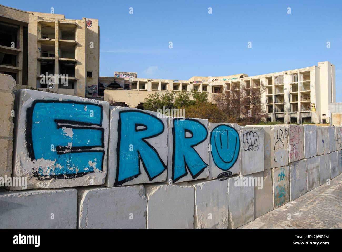 Graffiti auf dem verlassenen Jerma Palace Hotel, Marsaskala, Malta Stockfoto