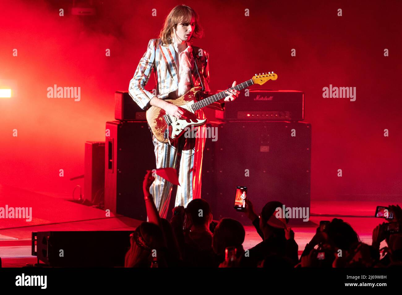 Verona, Italien. 28. April 2022. Bild zeigt Maneskin Band während der Auftritte in der Arena di Verona Credit: Roberto Tommasini/Alamy Live News Stockfoto