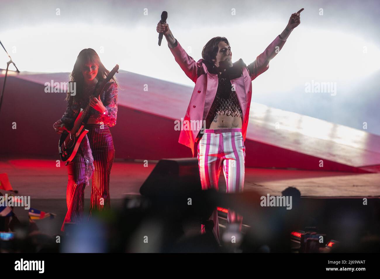 Verona, Italien. 28. April 2022. Bild zeigt Maneskin Band während der Auftritte in der Arena di Verona Credit: Roberto Tommasini/Alamy Live News Stockfoto