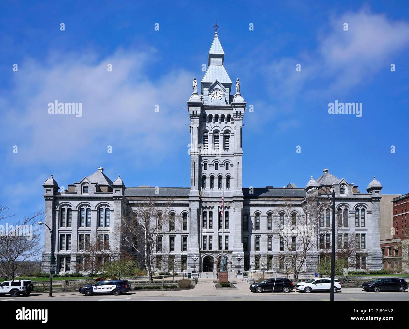 Das ehemalige Rathaus von Buffalo, New York, wurde 1872 erbaut und dient heute als Gerichtsgebäude. Stockfoto