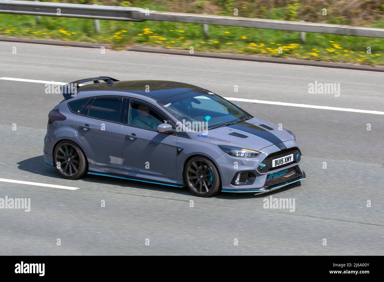 2015 grau blau Laird Performance Ford Focus ST TDCi R-Sport 1997cc Diesel 6-Gang Schaltgetriebe; Fahren auf der Autobahn M61 in Manchester, Großbritannien Stockfoto
