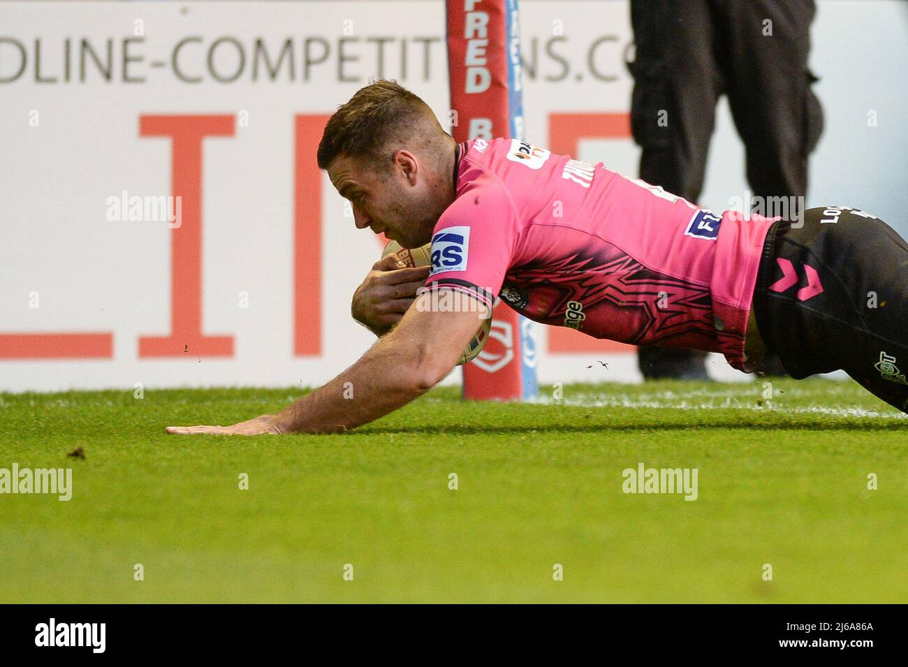 Warrington, Großbritannien. 29. April 2022. Warrington, England -29.. April 2022 - Iain Thornley von Wigan Warriors erzielt 2. Versuche. Rugby League Betfred Super League Round 10 Warrington Wolves vs Wigan Warriors at Halliwell Jones Stadium, Warrington, UK Dean Williams Credit: Dean Williams/Alamy Live News Stockfoto