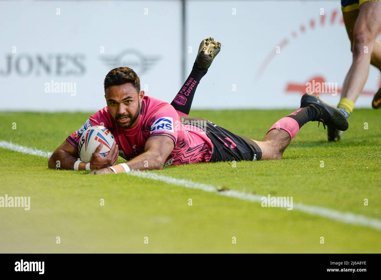 Warrington, Großbritannien. 29. April 2022. Warrington, England -29. April 2022 - Bevan French of Wigan Warriors gibt einen Versuch ab. Rugby League Betfred Super League Round 10 Warrington Wolves vs Wigan Warriors at Halliwell Jones Stadium, Warrington, UK Dean Williams Credit: Dean Williams/Alamy Live News Stockfoto