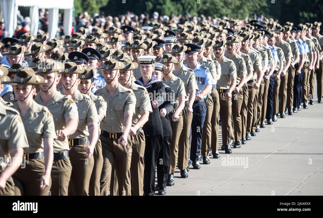 Melbourne Australien: Parade zum Anzac Day am Schrein der Erinnerung. ANZAC steht für das australische und neuseeländische Armeekorps. Stockfoto