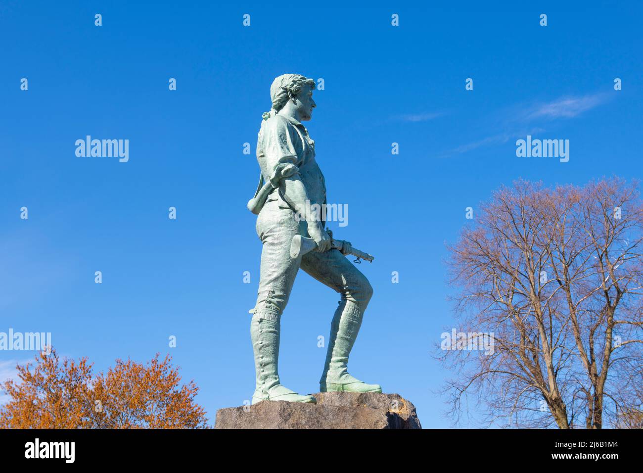 Minute man Statue in Battle Green im historischen Stadtzentrum von Lexington, Massachusetts, USA. Stockfoto