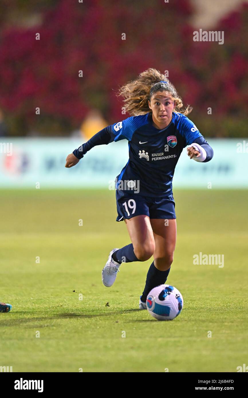 23. April 2022: Der Verteidiger des San Diego Wave FC Tegan McGrady (19) während eines NWSL Challenge Cup Fußballmatches zwischen der OL Reign und dem San Diego Wave FC im Torero Stadium in San Diego, Kalifornien. Justin Fine/CSM Stockfoto