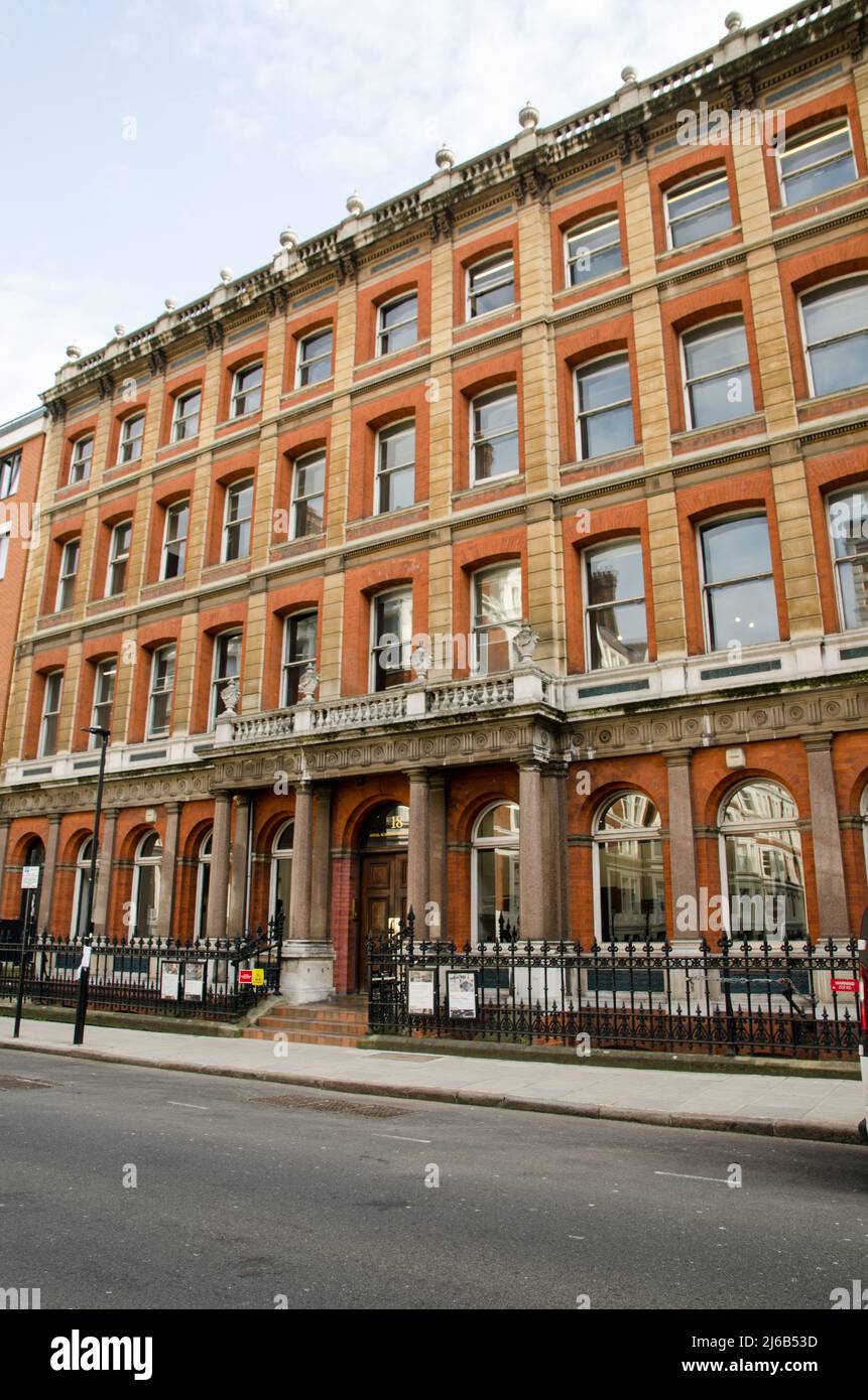 London, Großbritannien - 21. März 2022: Eintritt in die Studios der Royal Academy of Dramatic Art, RADA, einer der bekanntesten Schauspielschulen in Großbritannien. Chen Stockfoto