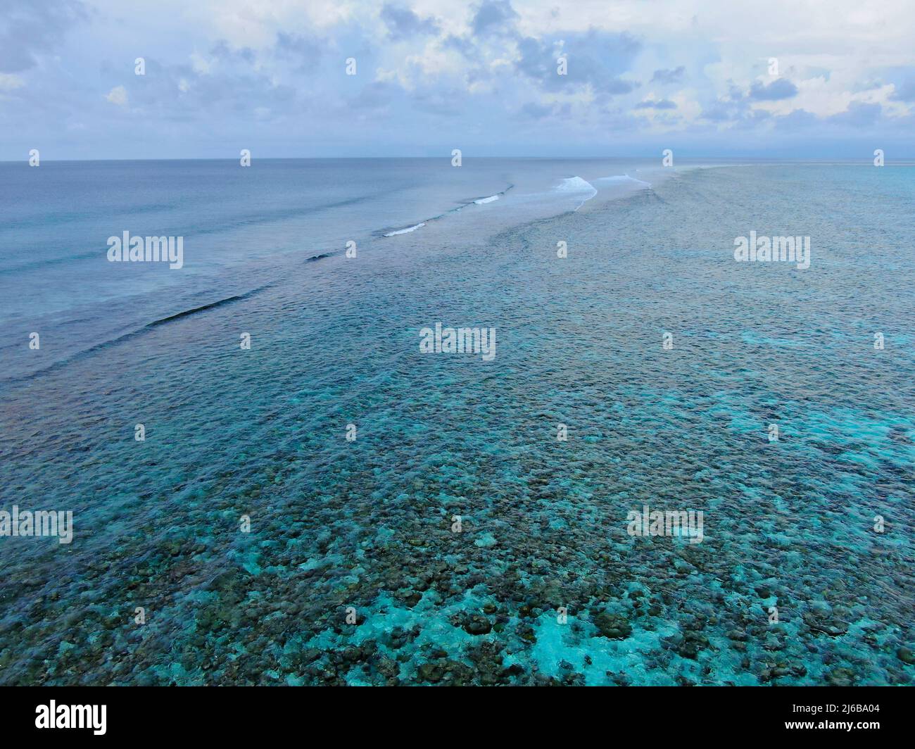 Maldivische Inseln türkisblaues Meer Wasser Luftbild Stockfoto