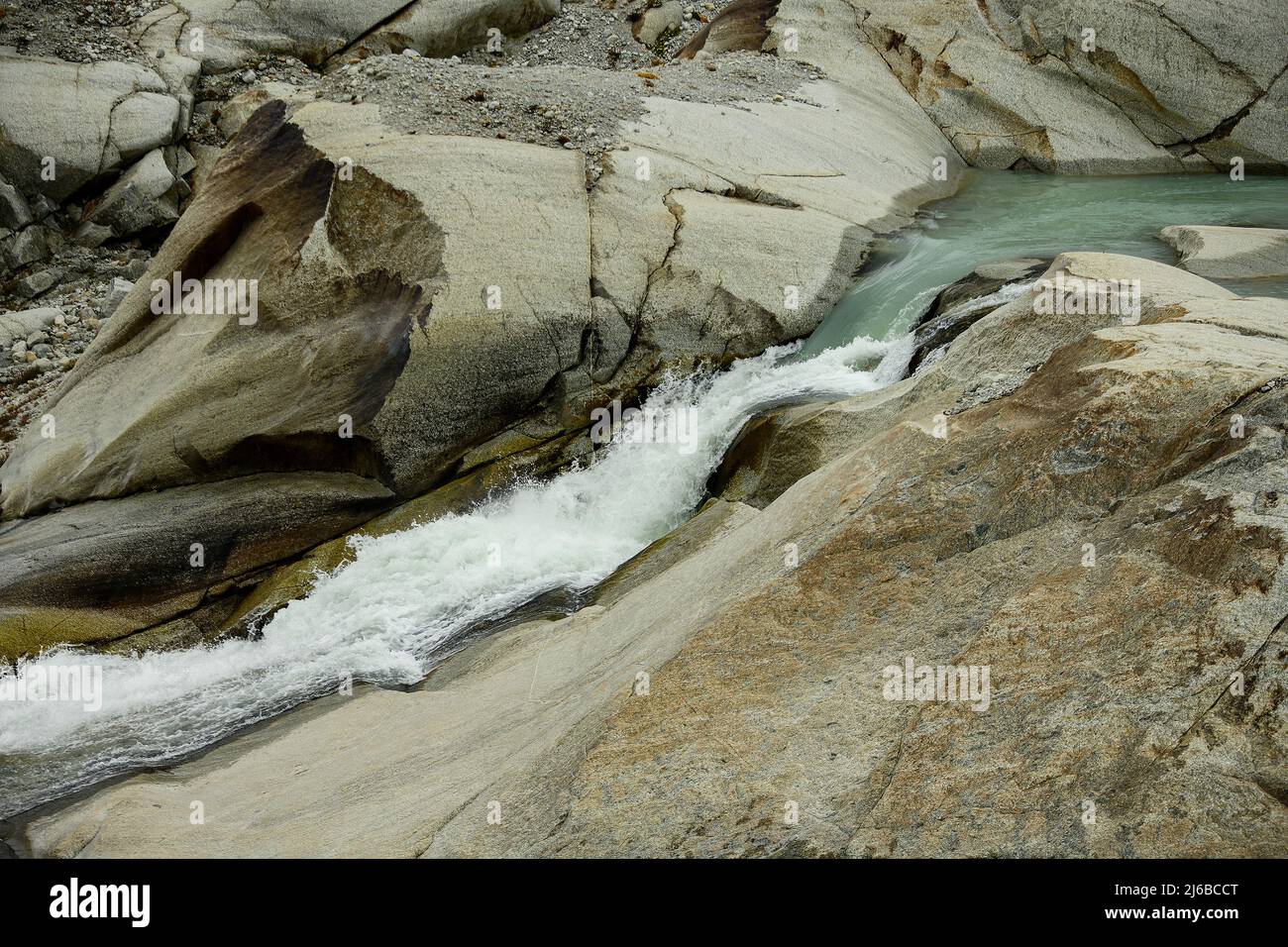Abfluss des Gletschersees am Rhonegletscher, Kanton Wallis, Schweiz Stockfoto