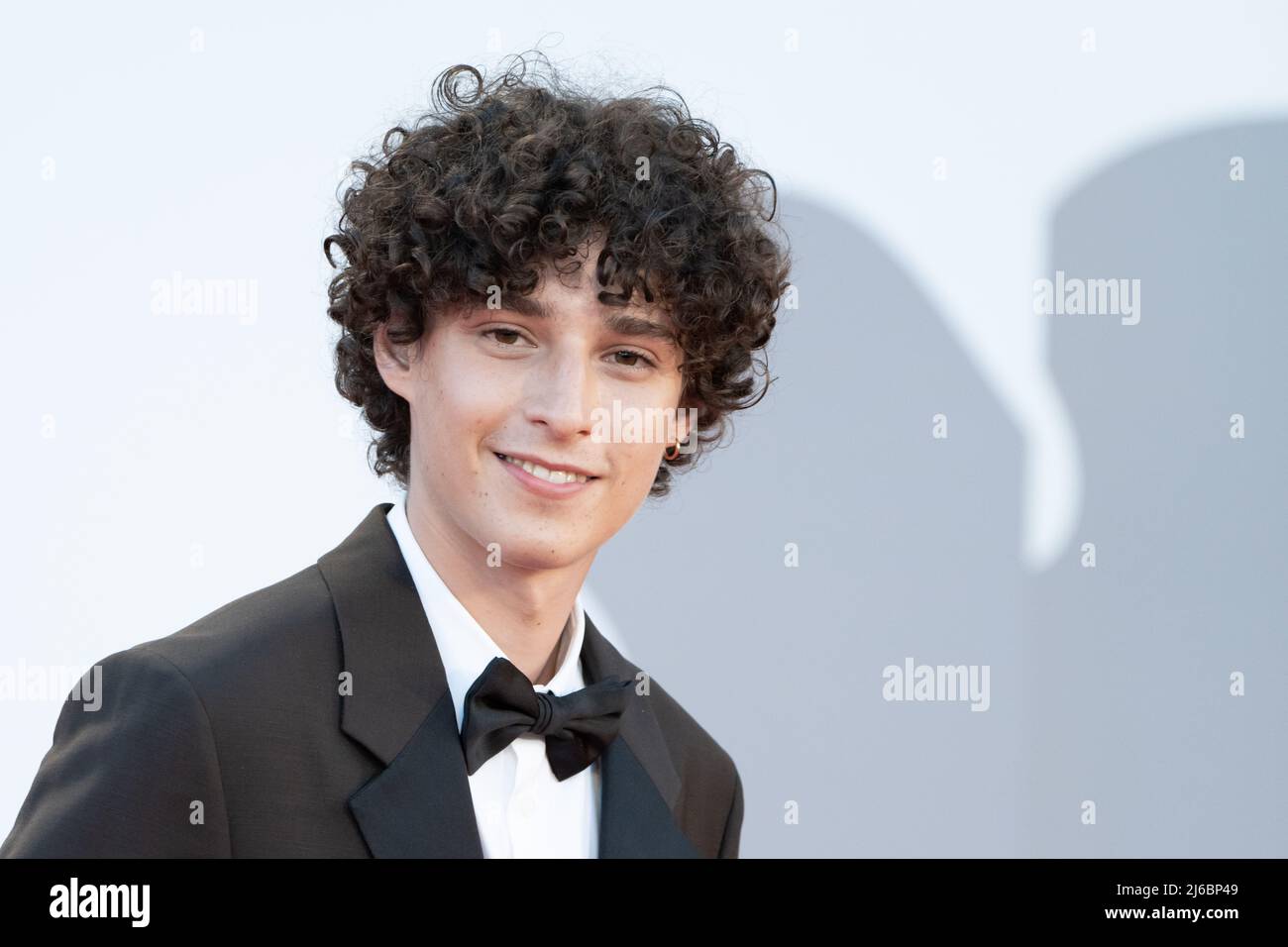 Lido di Venezia, Italien, 2. September 2021 - Filippo Scotti besucht den roten Teppich für den Film 'E' stata la mano di Dio' beim 78. Filmfestival in Venedig. Credits: Luigi de Pompeis/Alamy Live News Stockfoto