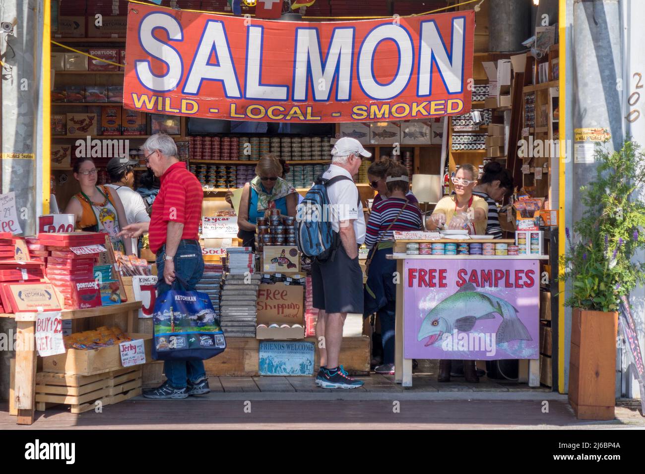 Der Lachsmarkt Laden Innenverkauf Lokaler Gefangener Wildlachs In Ketchikan Alaska Stockfoto