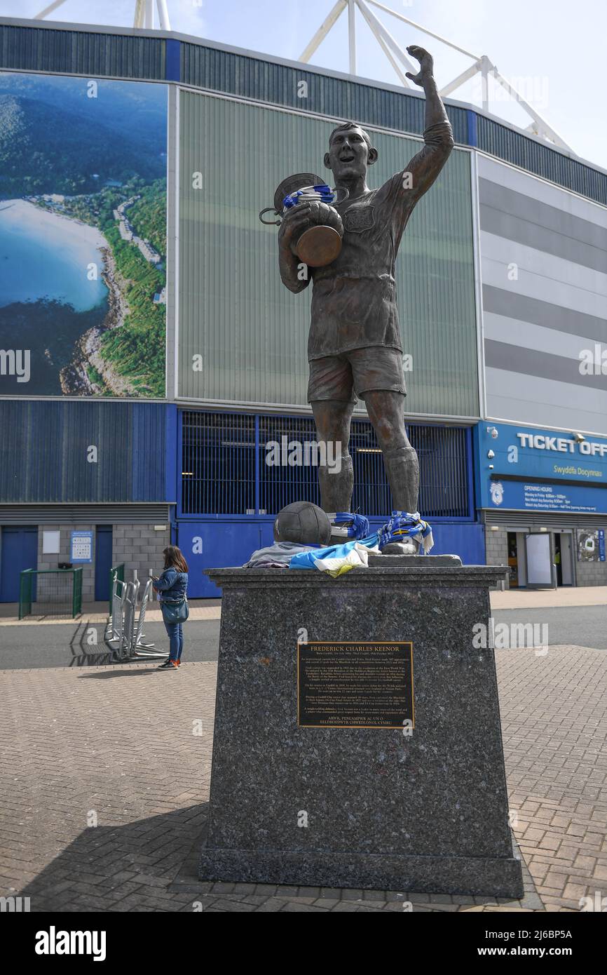 Allgemeine Ansicht des Cardiff City Stadions, Statue von Fred Keenor, Kapitän der FA Cup Gewinner 1927. Stockfoto