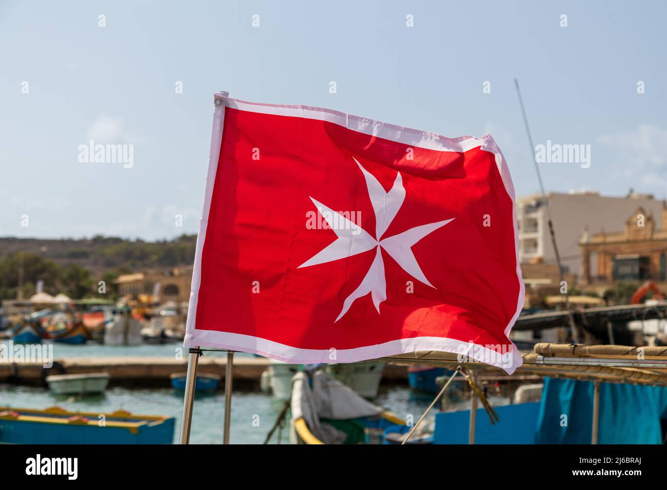 Rote Flagge der Maltesischen Marine Stockfoto