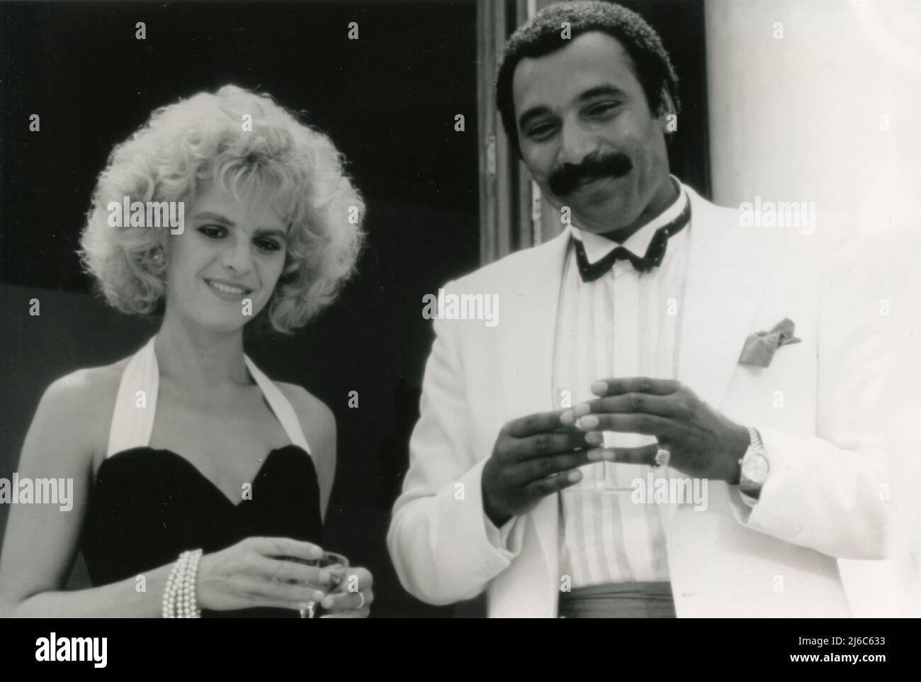 Die Schauspielerin Julia Kent und der Schauspieler Ron Williams im Film