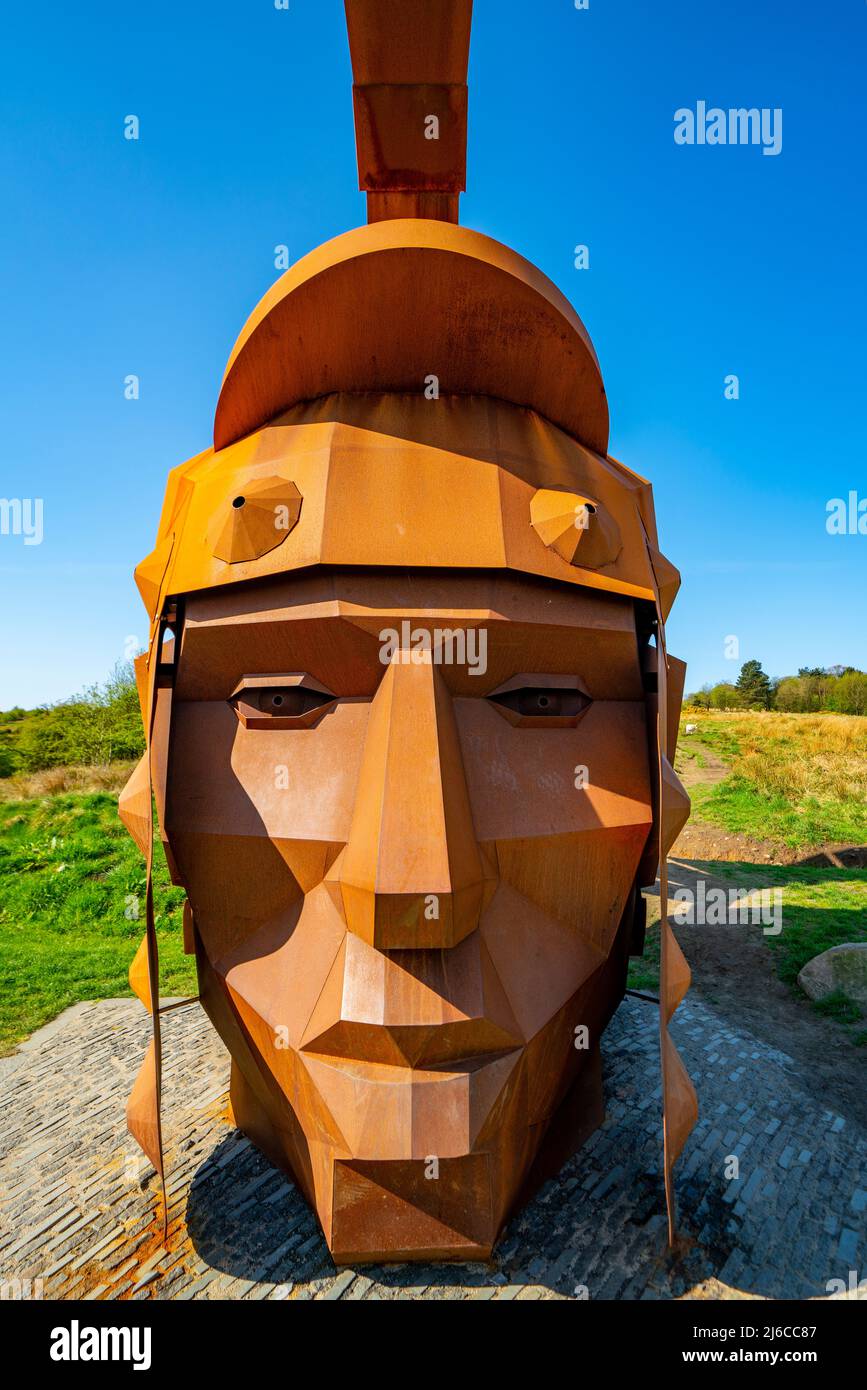 Die 6 Meter hohe Skulptur eines römischen Soldaten Silvanus von der Künstlerin Svetlana Kondakova auf der Route der Antoninemauer in Nethercroy, Schottland Stockfoto