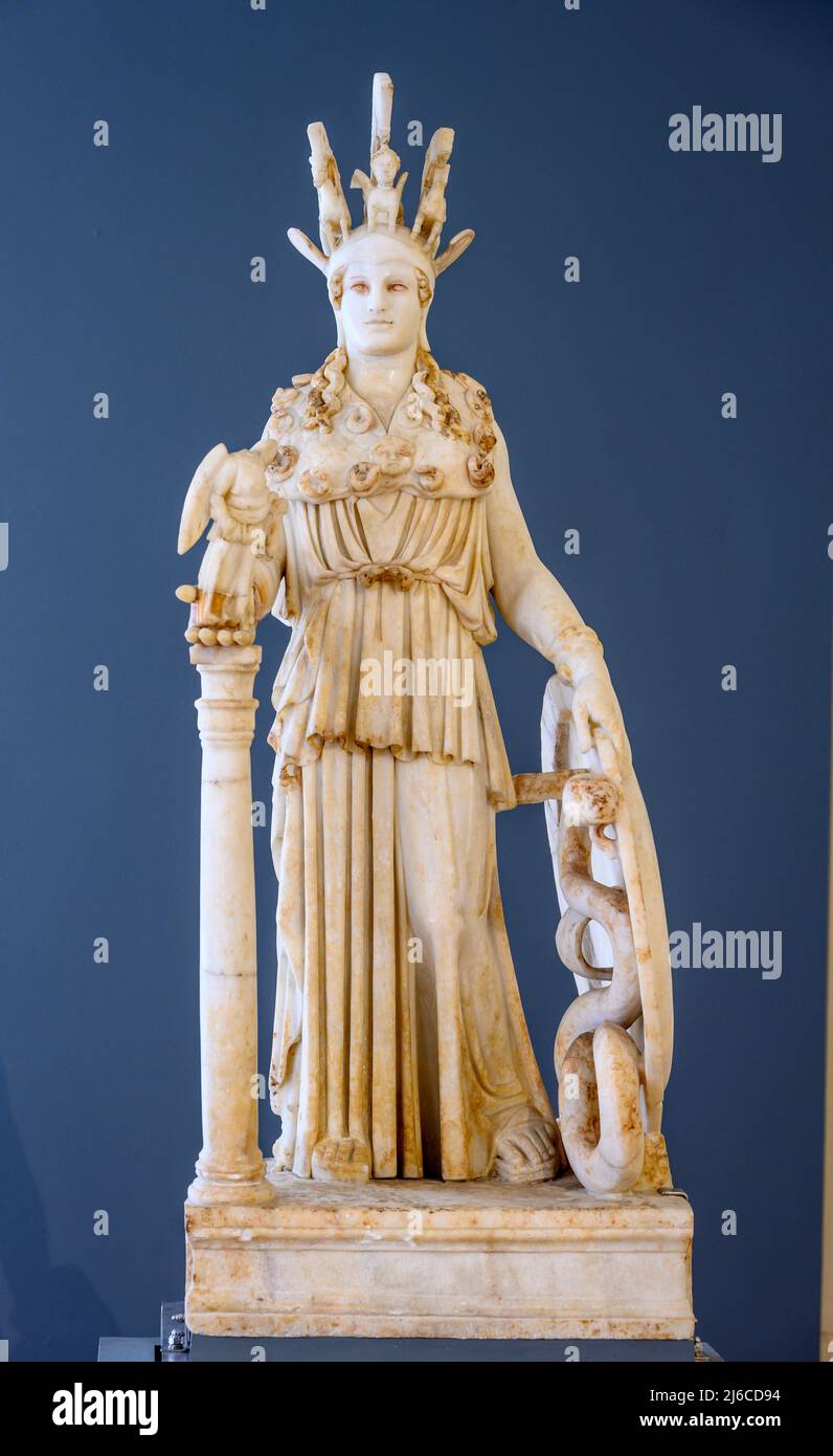 Statue der Athene, bekannt als Varvakeion Athene. Eine Kopie der Athene Parthenos aus dem Jahr 3. von Pheidias. Gefunden in Athen und jetzt in den Nationalen Archae Stockfoto