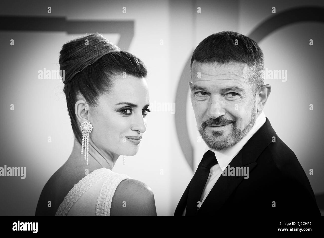 Lido di Venezia, Italien, 4. September 2021 - Antonio Banderas und Penelope Cruz nehmen am Red Carpet beim 78. Filmfestival in Venedig Teil. Credits: Luigi de Pompeis/Alamy Live News Stockfoto