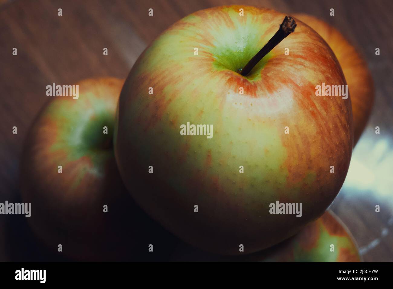 Ein paar Galaäpfel, eine Nahaufnahme. Obst. Stockfoto