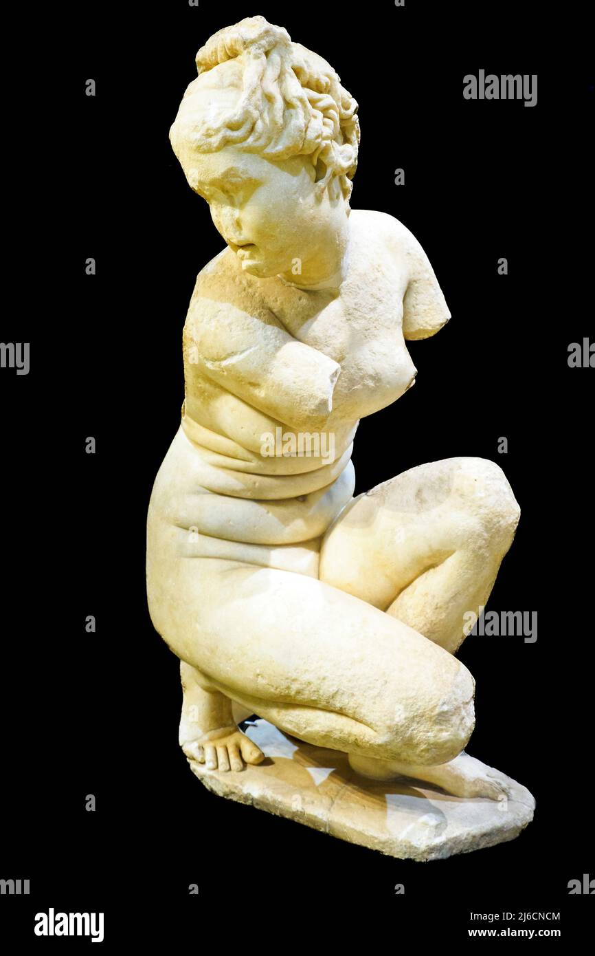 Kauernder Aphrodite (Nachbildung von Diodalas von Bithynien aus dem 2.. Jahrhundert v. Chr.) Archäologisches und ethnologisches Marmormuseum von Córdoba Stockfoto