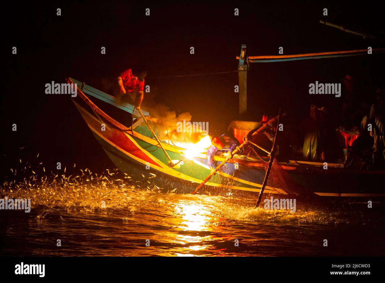 Nahaufnahme der traditionellen Schwefelfeuerfischerei in New Taipei City, Taiwan Stockfoto