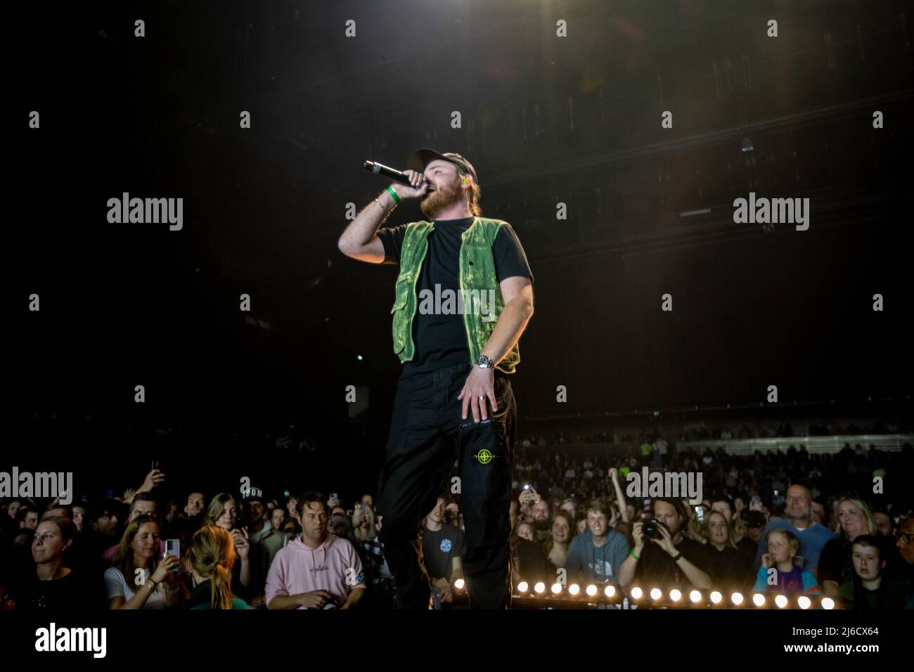 2022-04-30 19:40:38 AMSTERDAM - Rapper Donnie während seines Konzerts in AFAS Live. Der Rapper wurde später während der Performance von Gastkünstlern wie Rene Froger, Frans Duijts, Willie Wartaal und Vjèze fur begleitet. ANP PAUL BERGEN niederlande Out - belgien Out Stockfoto