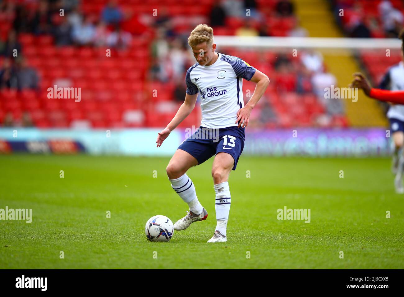 Oakwell, Barnsley, England - 30.. April 2022 Ali McCann (13) von Preston - während des Spiels Barnsley gegen Preston N.E., Sky Bet EFL Championship 2021/22, in Oakwell, Barnsley, England - 30.. April 2022 Credit: Arthur Haigh/WhiteRoseFotos/Alamy Live News Stockfoto