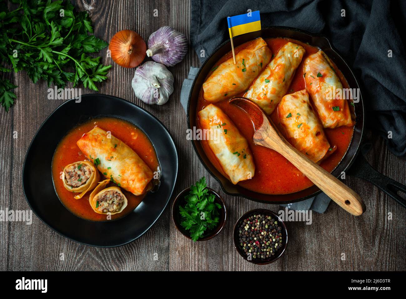 Authentisches traditionelles ukrainisches gefülltes Kohlgericht namens "Holubtsi" Stockfoto