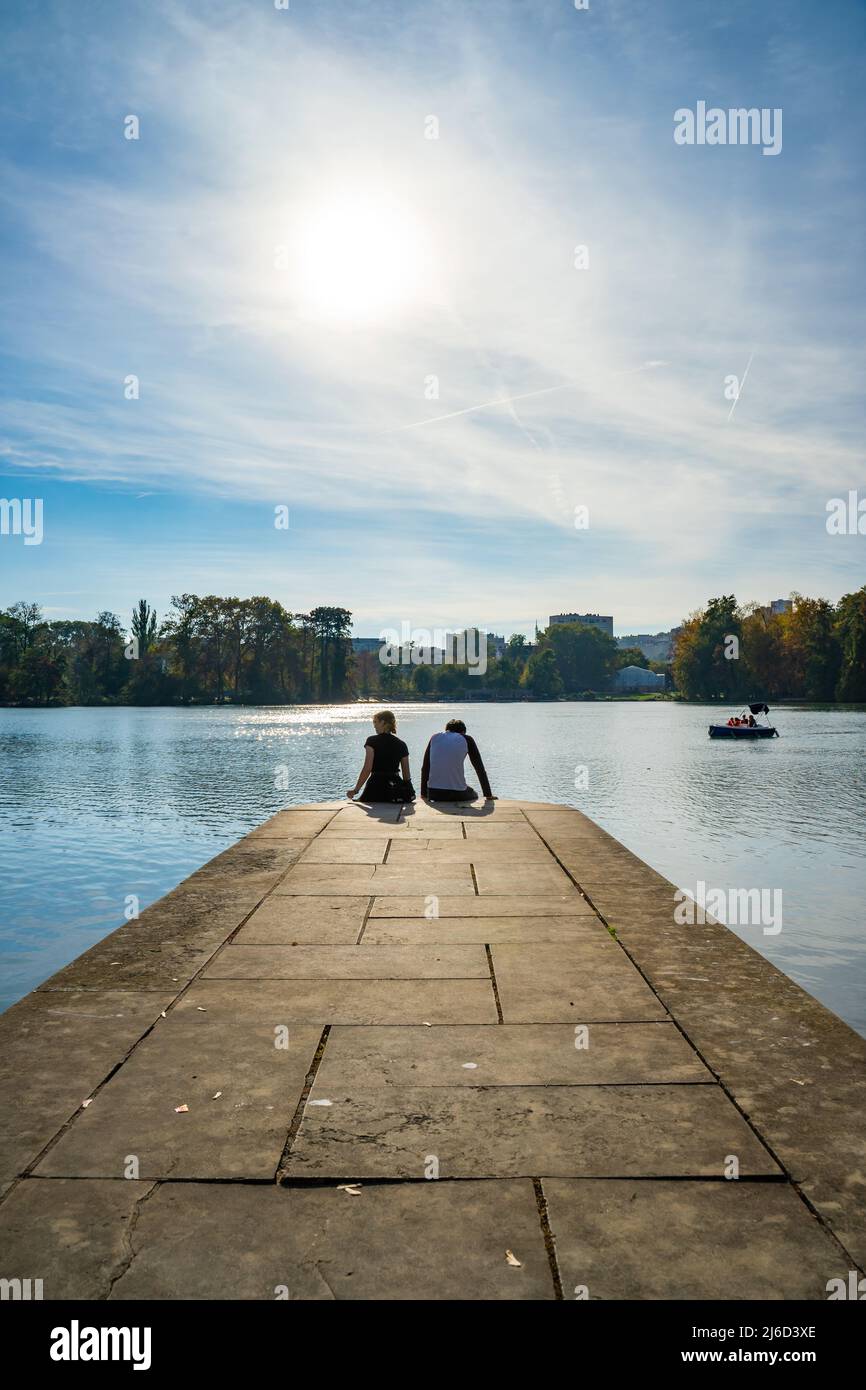 Lyon, Frankreich, 23. Oktober 2018, typisch romantische Atmosphäre des Parc de la Tête d'Or (Goldkopf des Parks). Stockfoto