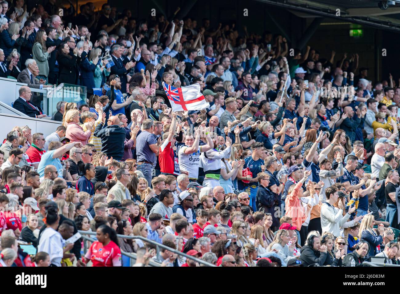 LONDON, GROSSBRITANNIEN. 30., 2022. April. Die Unterstützung und die Fans während der Men’s Army vs Royal Navy für die Babcock Trophäe im Twickenham Stadium am Samstag, den 30. April 2022. LONDON, ENGLAND. Kredit: Taka Wu/Alamy Live Nachrichten Stockfoto