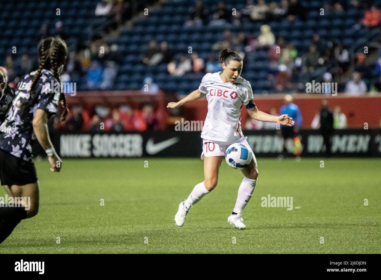 Vanessa DiBernardo (10 Chicago Red Stars) in Aktion während des Spiels gegen den FC Racing Louisville am Samstag, den 30. April 2022 im Seat Geek Stadium, Bridgeview, USA. (Keine kommerzielle Nutzung). Shaina Benhiyoun/SPP Stockfoto