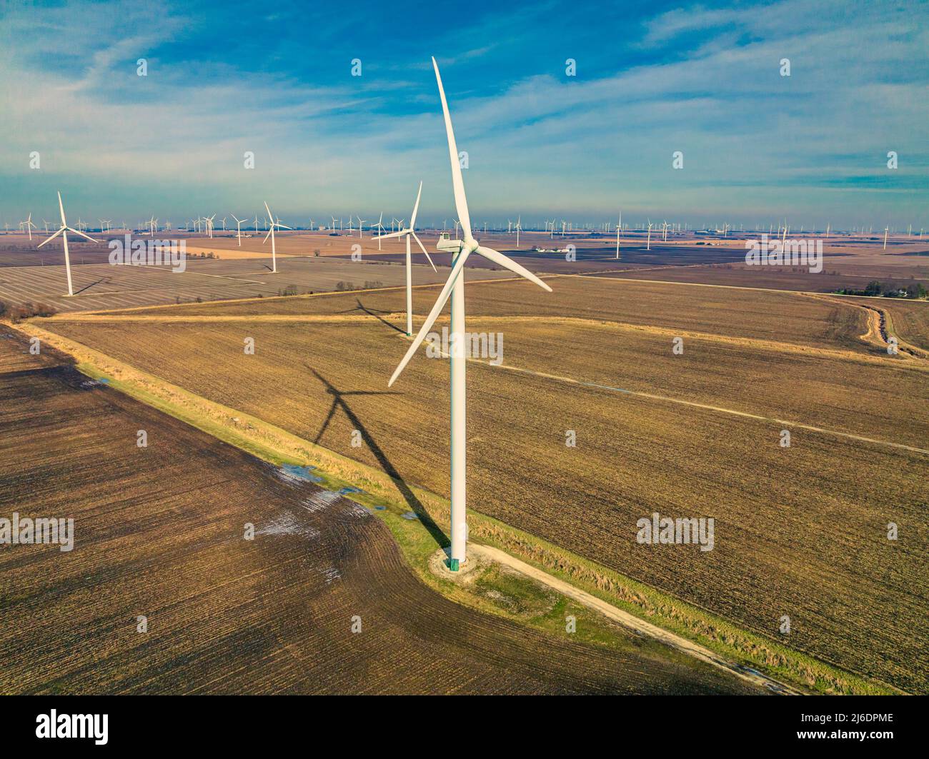 Sauberer Windturbinenpark Mit Grüner Energie Stockfoto