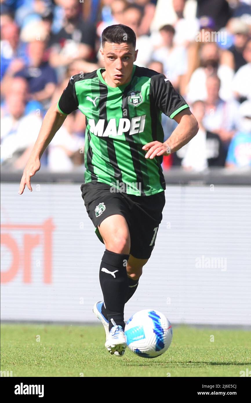 30. April 2022, Napoli, Italien: Giacomo Raspadori (US Sassuolo) in Aktion während der Serie A 2021/22 Spiel zwischen SSC. Napoli und US Sassuolo Calcio im Diego Armando Maradona Stadium (Bild: © Agostino Gemito/Pacific Press via ZUMA Press Wire) Stockfoto