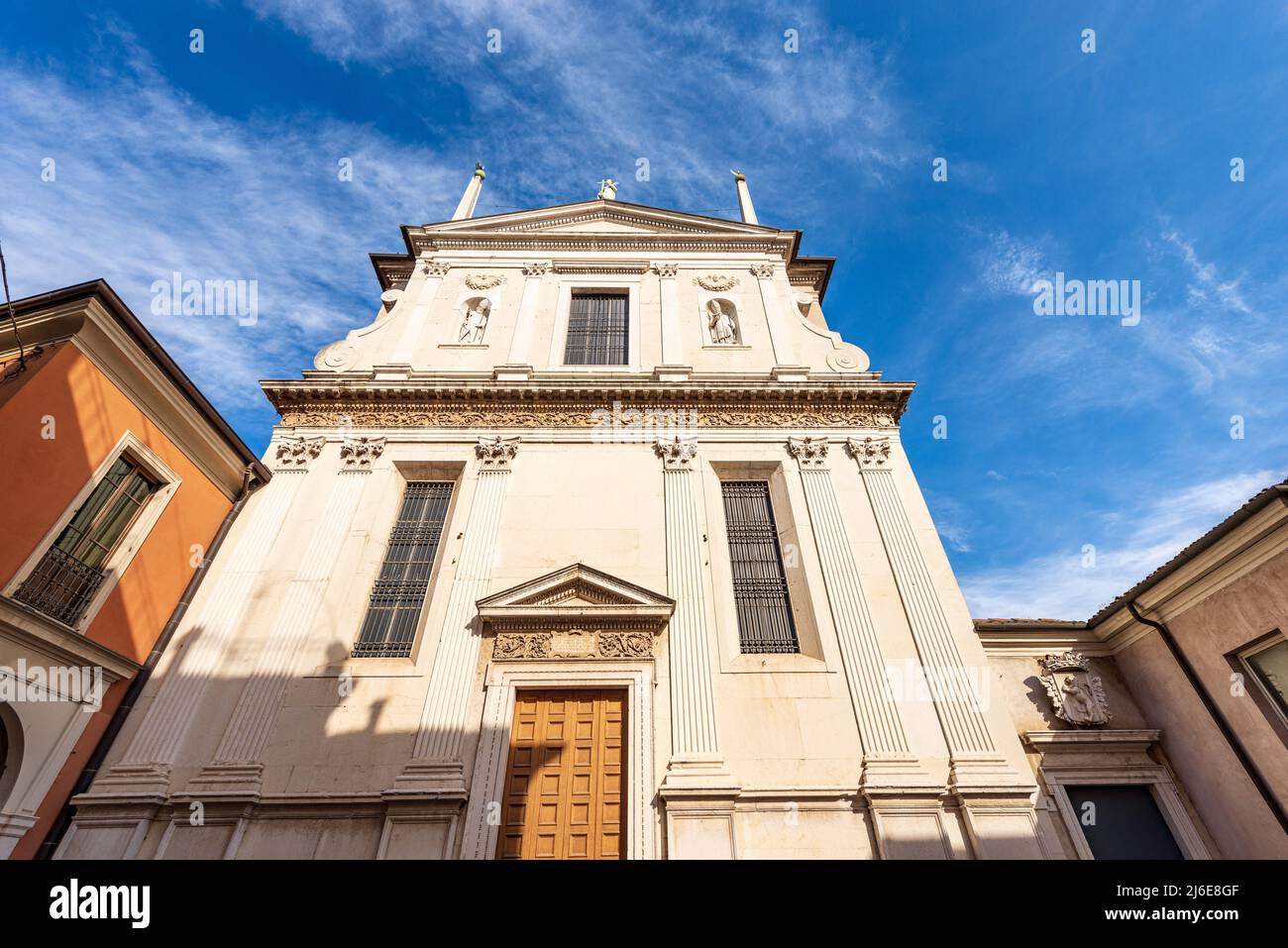 Brescia. Kirche Santa Giulia (heilige religiöse Märtyrerin) Statuen von San Biagio und San Benedetto, im Renaissance-Stil, 1593-1599. Lombardei, Italien Stockfoto