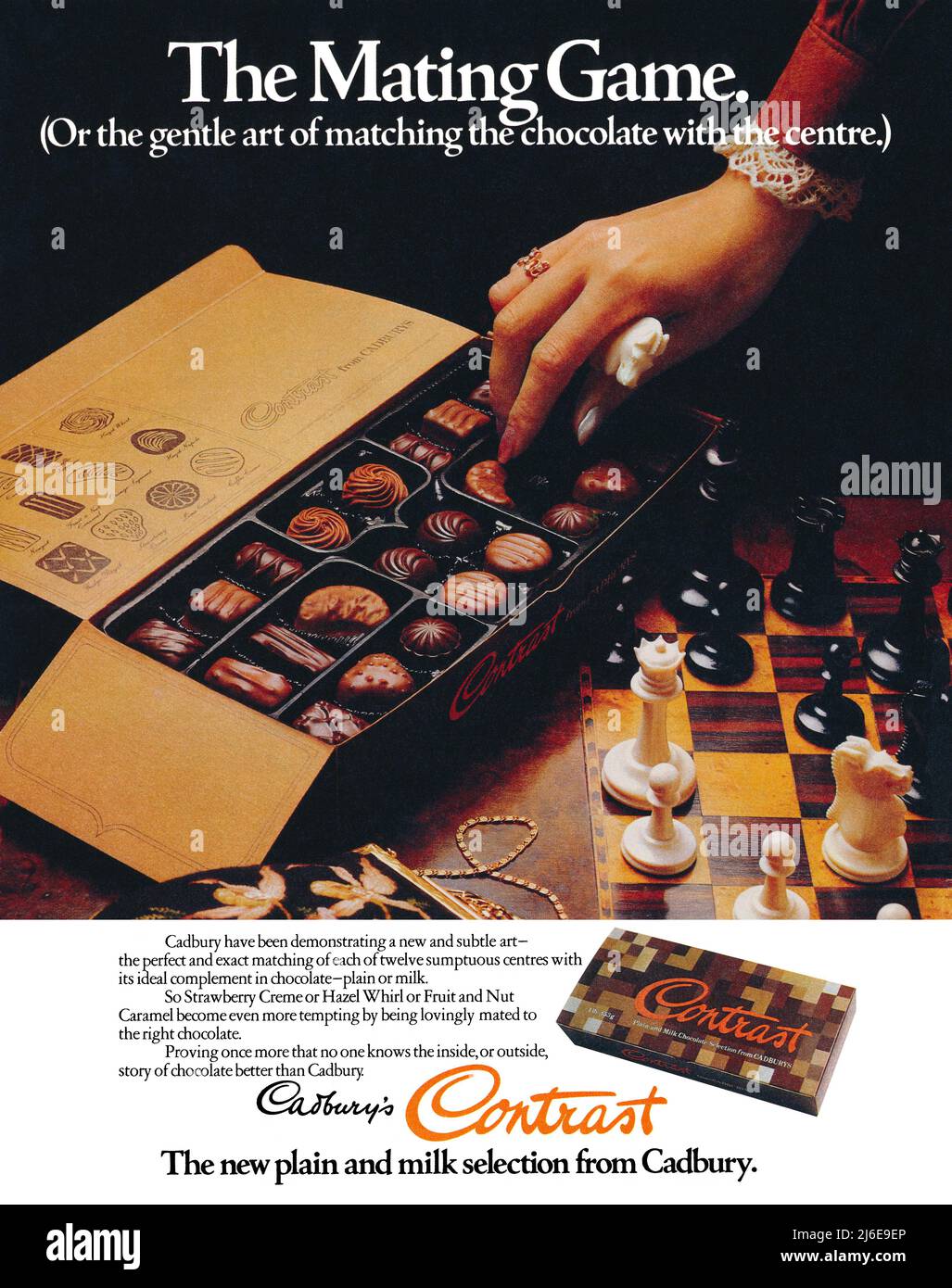 1974 britische Werbung für Cadburys kontrastierende Schokoladenbox-Auswahl. Stockfoto
