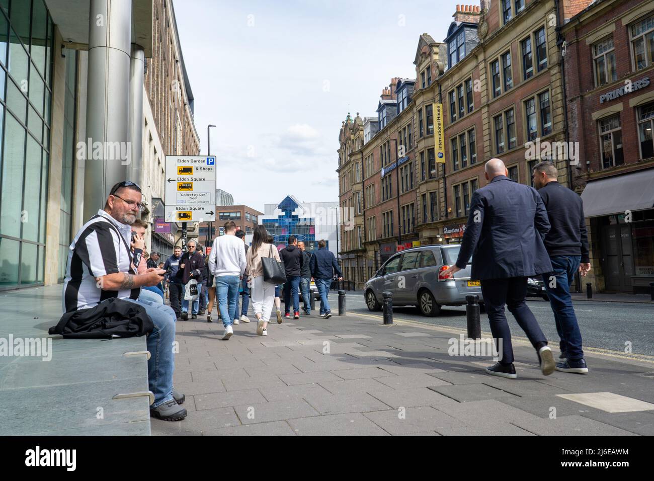 Leute auf der Straße in Gallowgate, Newcastle Upon Tyne, Großbritannien Stockfoto
