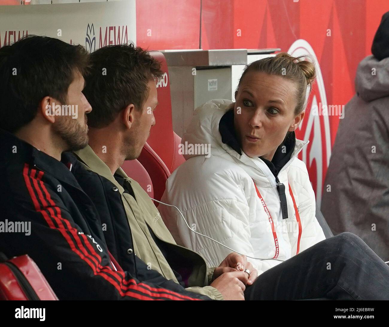 30. April 2022, Mewa Arena, Mainz, GER, 1.FBL, 1.FSV FSV FSV Mainz 05 vs FC Bayern München , die DFL-Vorschriften verbieten die Verwendung von Fotos als Bildsequenzen und/oder quasi-Video. In der Bildteamleiterin Kathleen Kruger (München), Trainer Julian Nagelsmann (München) Stockfoto