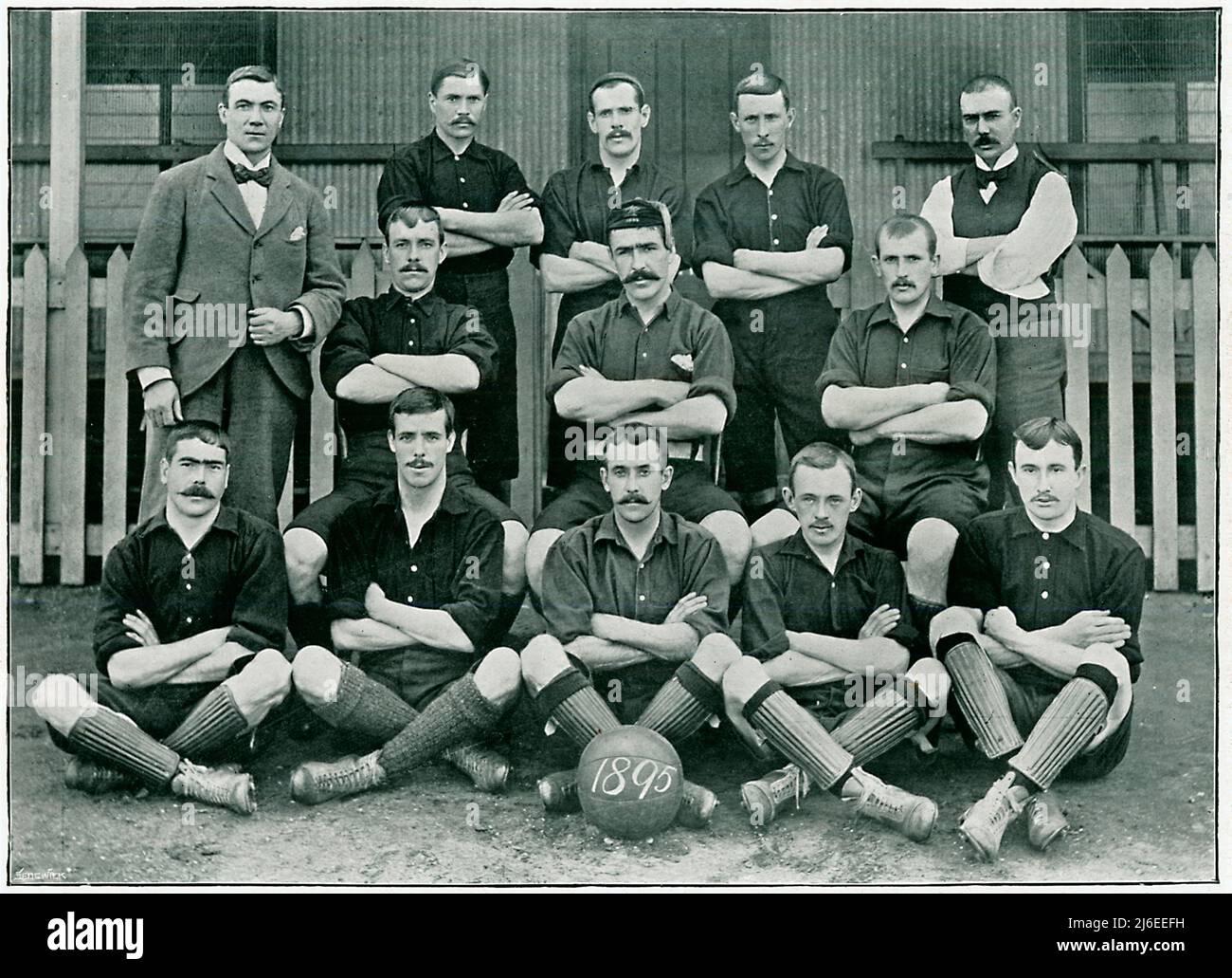 Woolwich Arsenal, Teamfoto des Fußballvereins aus dem Jahr 1895, das 1885 gegründet wurde, dann in der Division 2. der Football League spielte und später Arsenal FC wurde Stockfoto
