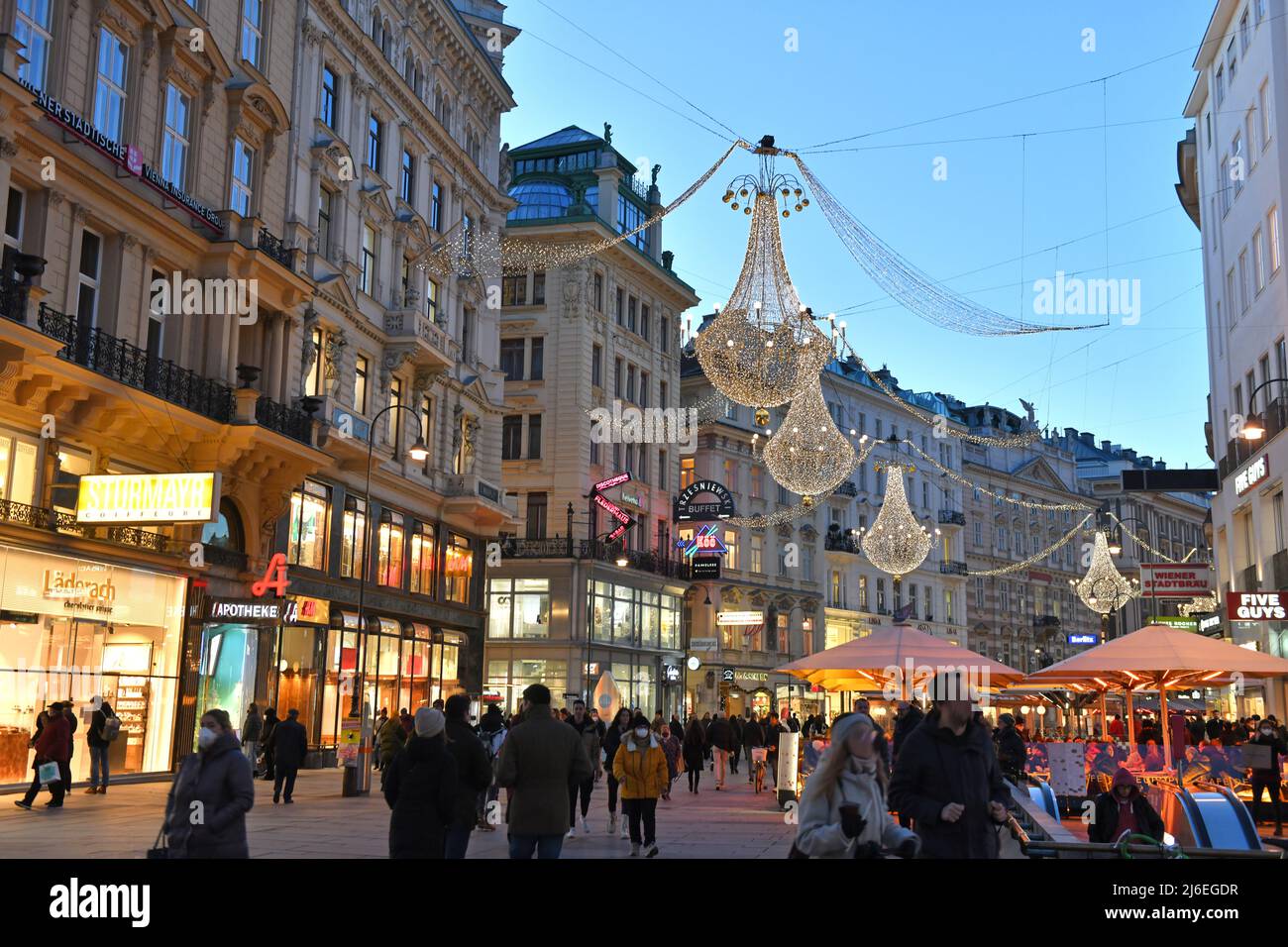 Der Graben im Zentrum von Wien im Winter am Abend, Österreich, Europa - der Graben in der Wiener Innenstadt im Winter am Abend, Österreich, Europa - Stockfoto