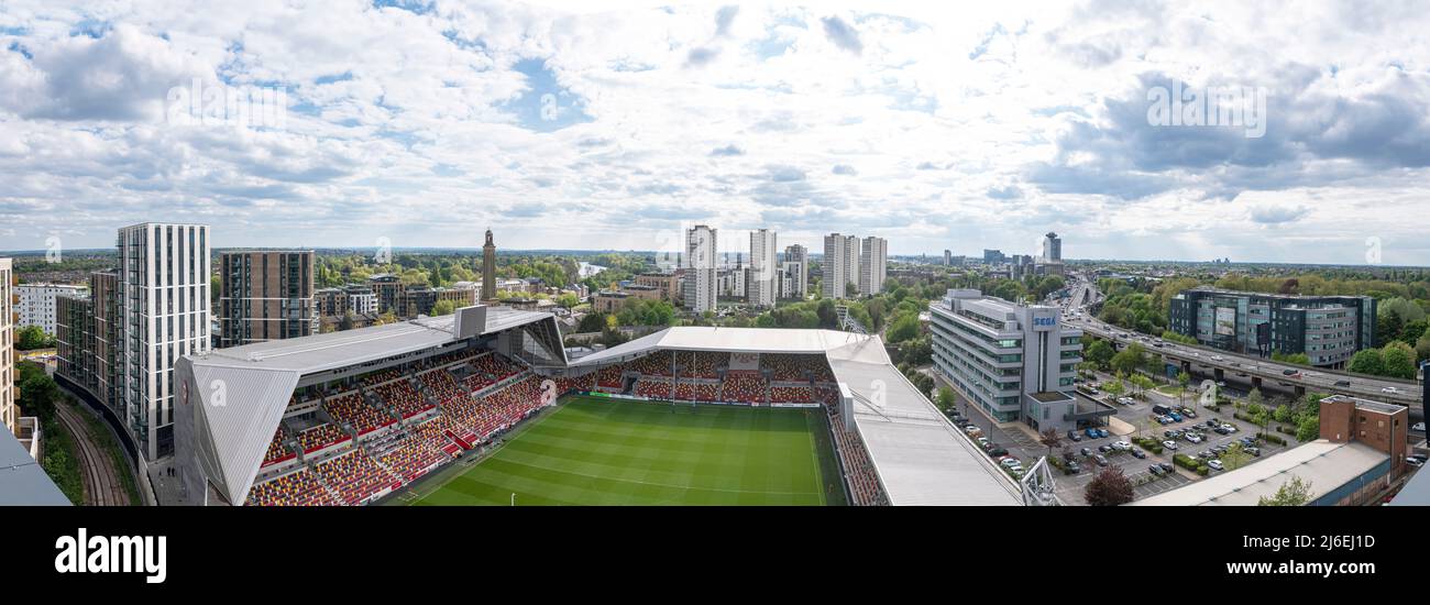 Panoramablick auf das Brentford Community Stadium. Stockfoto