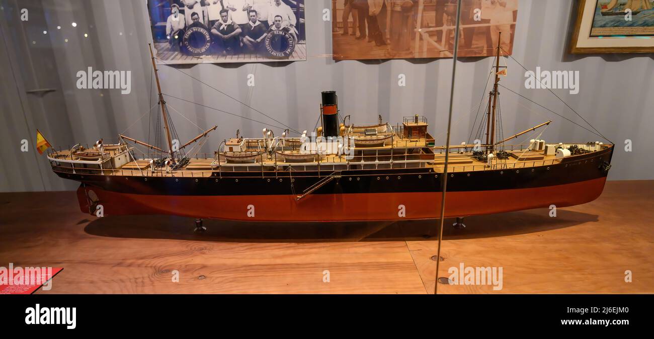 Barcelona, Spanien. Modelle von Schiffen und Schiffszubehör im Schifffahrtsmuseum Stockfoto
