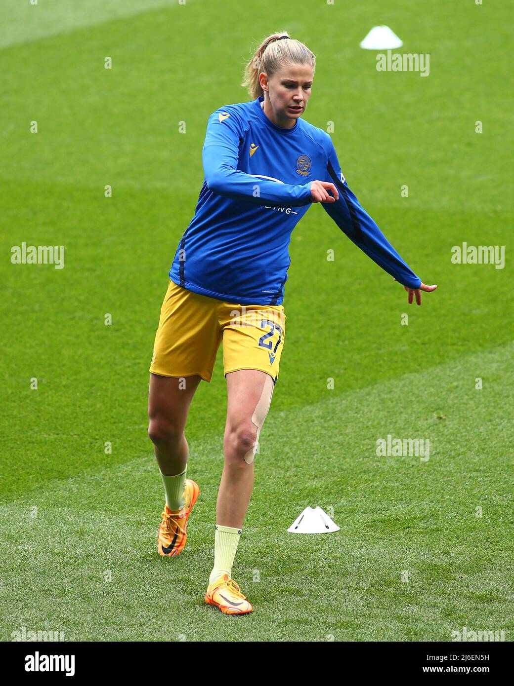 LEICESTER, GROSSBRITANNIEN. MAI 1. Justine Vanhaevermaet von Reading, aufgenommen während des Warm-Up vor dem Barclays FA Women's Super League-Spiel zwischen Leicester City und Reading am Sonntag, 1.. Mai 2022 im King Power Stadium, Leicester. (Kredit: Kieran Riley | MI Nachrichten) Kredit: MI Nachrichten & Sport /Alamy Live Nachrichten Stockfoto